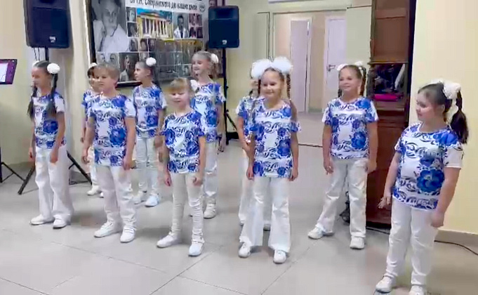 Шоу-группа "Фантазёры" выступила в Детской ГКБ имени Башляевой